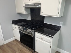 3934 Mercury Dr in Redding, CA - Foto de edificio - Building Photo