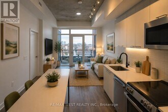 1808 St Clair Ave W in Toronto, ON - Building Photo - Building Photo