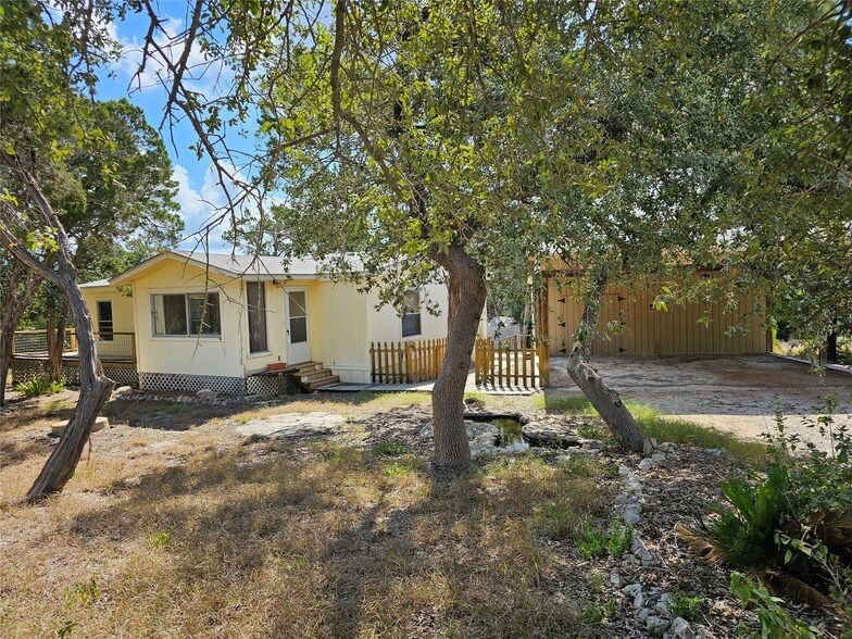 6101 La Paloma Ln in Lago Vista, TX - Building Photo