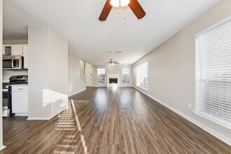 2843 Red Oak Dr in Grand Prairie, TX - Building Photo - Building Photo