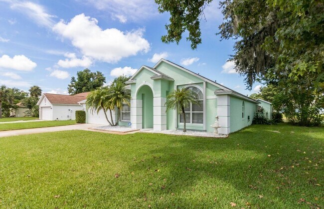 220 Hollowbrook Cir in Daytona Beach, FL - Building Photo - Building Photo