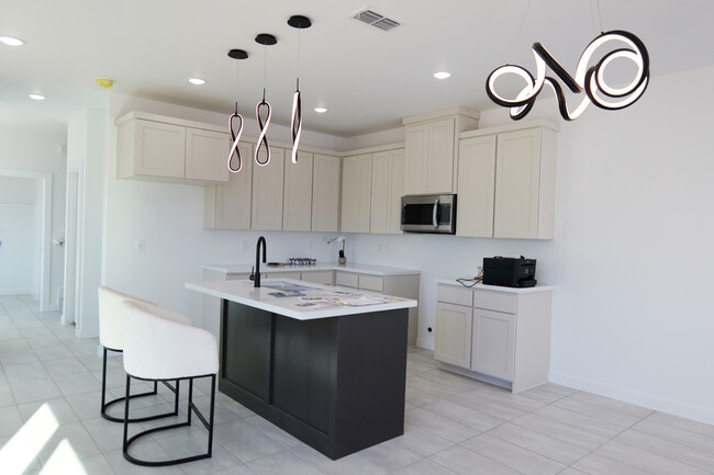 8218 Casa Verde Rd in Laredo, TX - Building Photo - Building Photo