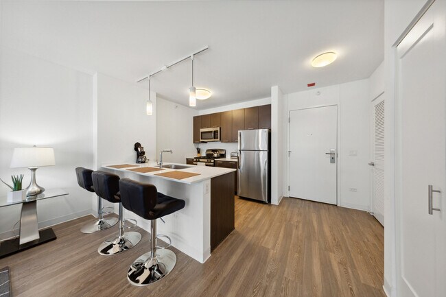 637 N Wells St in Chicago, IL - Building Photo - Building Photo