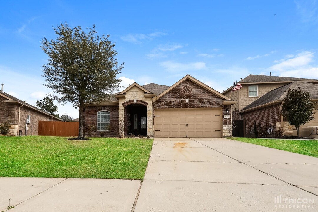 7627 Daisy Port Ln in Conroe, TX - Foto de edificio