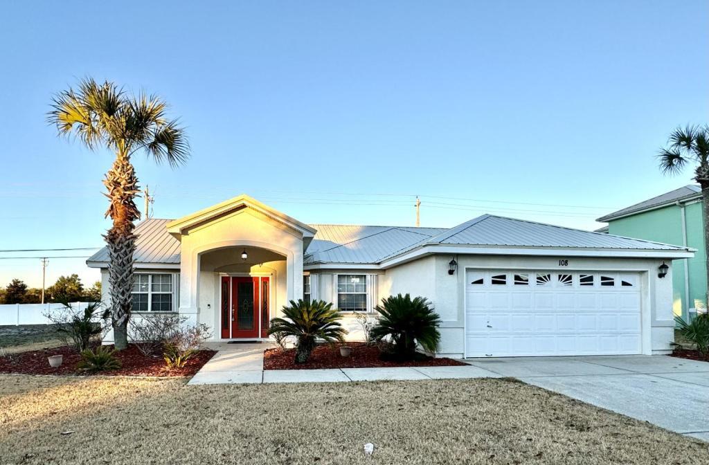 108 Summerwood Dr in Panama City Beach, FL - Building Photo