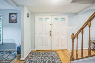 6285 Rathlin Dr in Springfield, VA - Building Photo - Building Photo