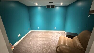 8556 Milomir St in Niagara Falls, ON - Building Photo - Building Photo