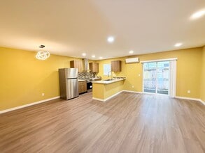 5711 NE 74th Ct in Vancouver, WA - Foto de edificio - Building Photo