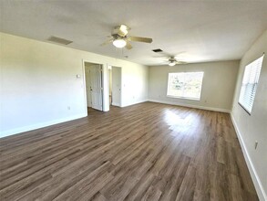 9458 Anita Ave in Englewood, FL - Building Photo - Building Photo