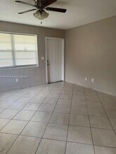 893 NE 39th St, Unit 893 in Oakland Park, FL - Building Photo - Building Photo