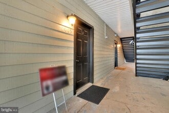 12151 Penderview Ln in Fairfax, VA - Building Photo - Building Photo