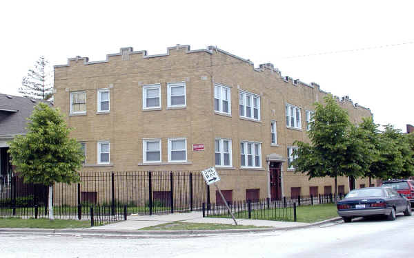 2739-2745 W 62nd St in Chicago, IL - Foto de edificio