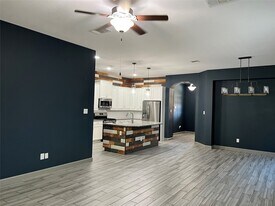 211 Pleasant Hl Wy in Conroe, TX - Building Photo