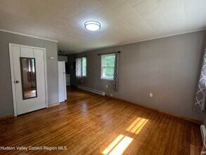 143 Vedder Rd in Catskill, NY - Foto de edificio - Building Photo