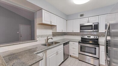 2574 Marilee Ln in Houston, TX - Building Photo - Building Photo