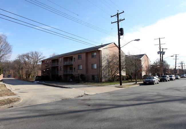 4020 1st St SE in Washington, DC - Foto de edificio - Building Photo