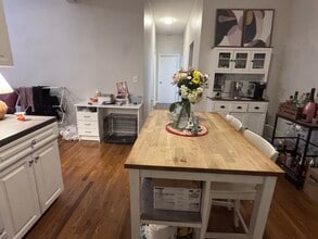 31 Stearns Rd, Unit #2 in Brookline, MA - Foto de edificio - Building Photo