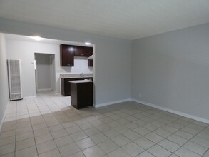 1334 Walnut Ave in Long Beach, CA - Building Photo - Building Photo
