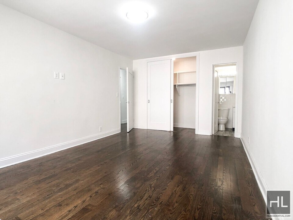 EAST 56 STREET in New York, NY - Building Photo