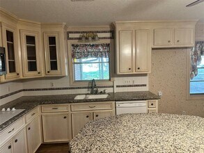 1011 Pampa St in Pasadena, TX - Building Photo - Building Photo