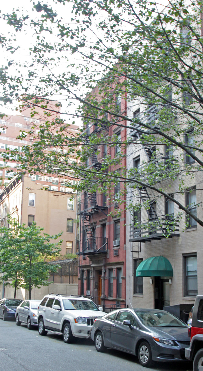 534 E 83rd St in New York, NY - Foto de edificio - Building Photo