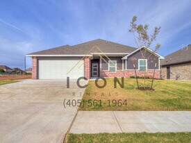 4512 Oasis Ln in Yukon, OK - Building Photo