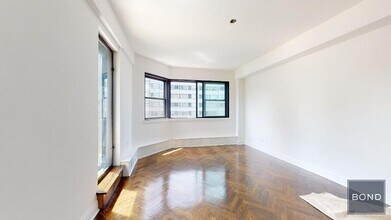 219 E 69th St in New York, NY - Building Photo - Building Photo