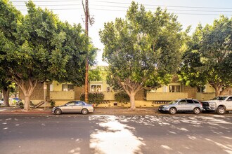 1605 Armacost Ave in Los Angeles, CA - Foto de edificio - Building Photo