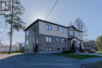 1100 Hollington St in Ottawa, ON - Building Photo - Building Photo