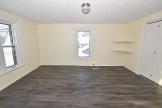306 Pennsylvania Ave-Unit -Apartment 2 in Dowagiac, MI - Building Photo - Building Photo