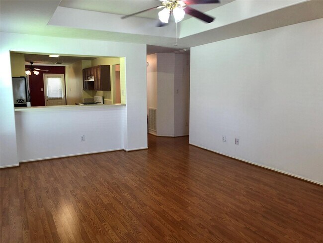 5206 Sage Cir in Baytown, TX - Building Photo - Building Photo