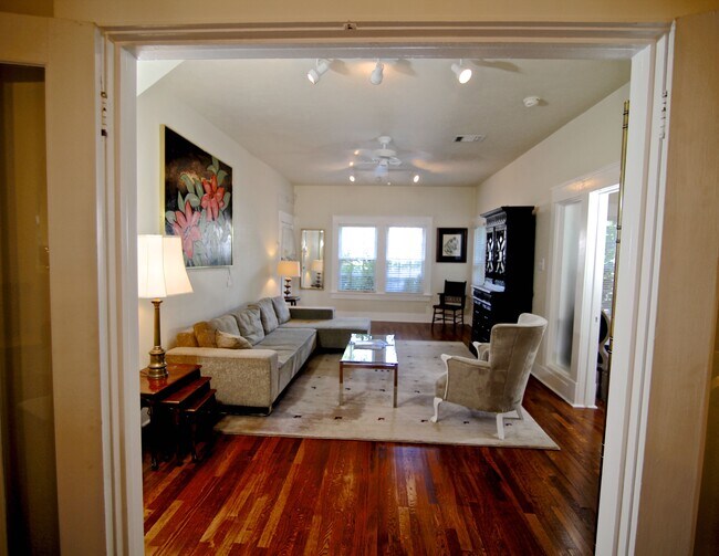 2508 Van Buren St, Unit 1 in Houston, TX - Foto de edificio - Building Photo