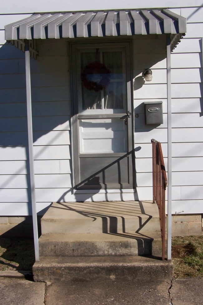 266 E North St in Carlisle, PA - Building Photo - Building Photo