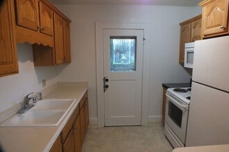 6835 NE Glisan St in Portland, OR - Building Photo - Building Photo