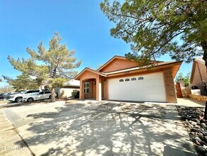 12277 Red Sun Dr in El Paso, TX - Foto de edificio - Building Photo
