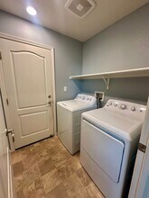 102 Fanuncio Ln in Hayward, CA - Building Photo - Building Photo