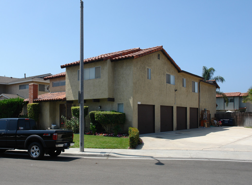 16541 Pro Cir in Huntington Beach, CA - Building Photo