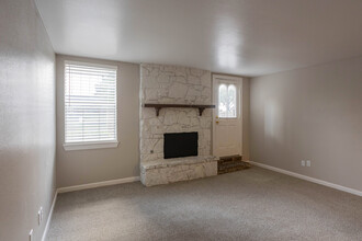 Villas on 50th in Oklahoma City, OK - Building Photo - Interior Photo