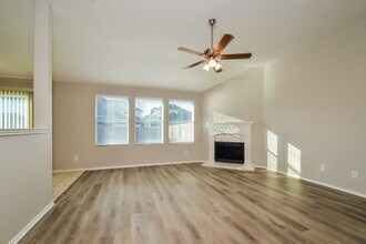 705 Locustberry Dr in Red Oak, TX - Foto de edificio - Building Photo