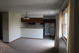 1415 Hennessey St, Unit 08 in Dodge City, KS - Building Photo