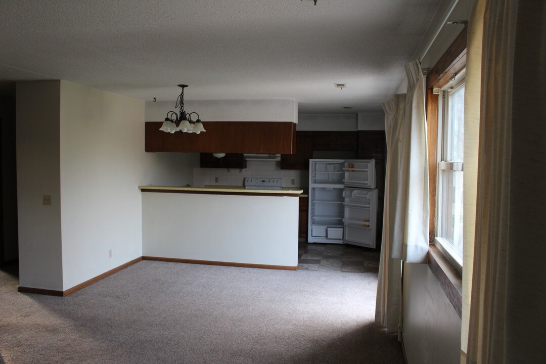 1415 Hennessey St, Unit 08 in Dodge City, KS - Building Photo