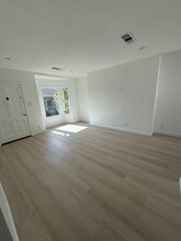 1819 N Verdugo Rd, Unit A in Glendale, CA - Building Photo - Building Photo