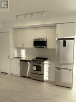 412 Silver Maple Rd in Oakville, ON - Building Photo