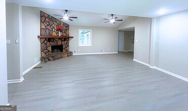 3793 Rainbow Dr in Decatur, GA - Building Photo - Building Photo