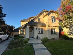 841 Lawrence Dr in Gilroy, CA - Building Photo - Building Photo