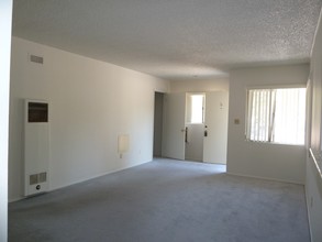 1320 E Washington Blvd in Pasadena, CA - Building Photo - Interior Photo