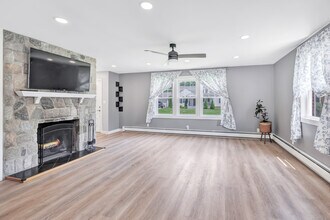61 Wakeley St in Shelton, CT - Building Photo - Building Photo