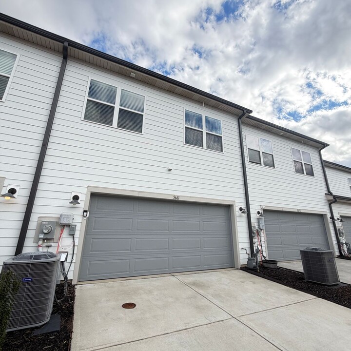 5661 Comiskey Aly in Kannapolis, NC - Building Photo