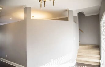 304 Queen Victoria Way in Knoxville, TN - Building Photo - Building Photo