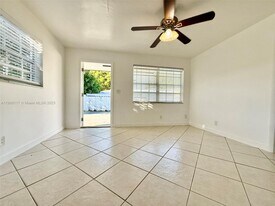 906 SW 7th Terrace in Hallandale Beach, FL - Building Photo